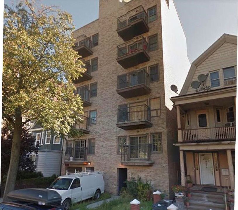 2nd image of 475 E 8th St APT 1