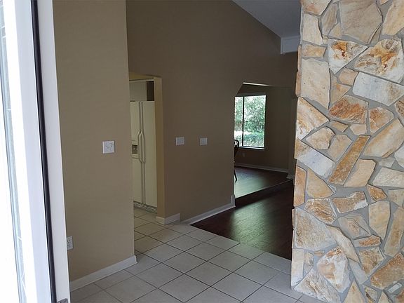 5th image of 615 Birkdale Cir