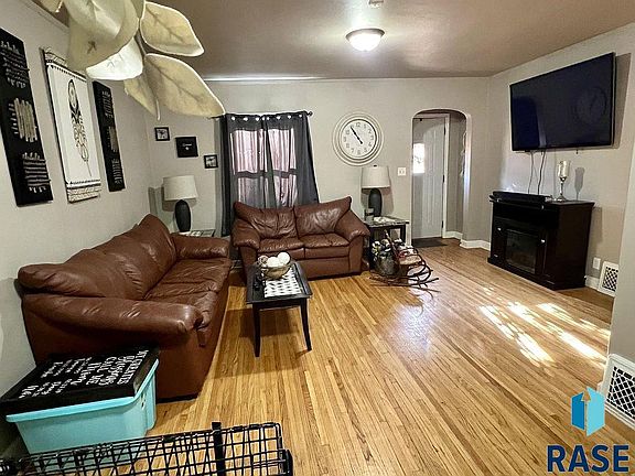 5th image of 1228 N Duluth Ave