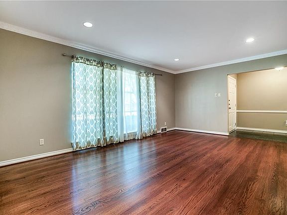5th image of 5830 Northmoor Dr
