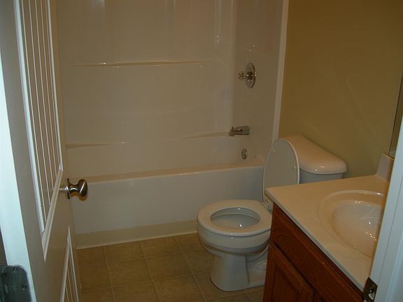 4th image of 10471 Morton St