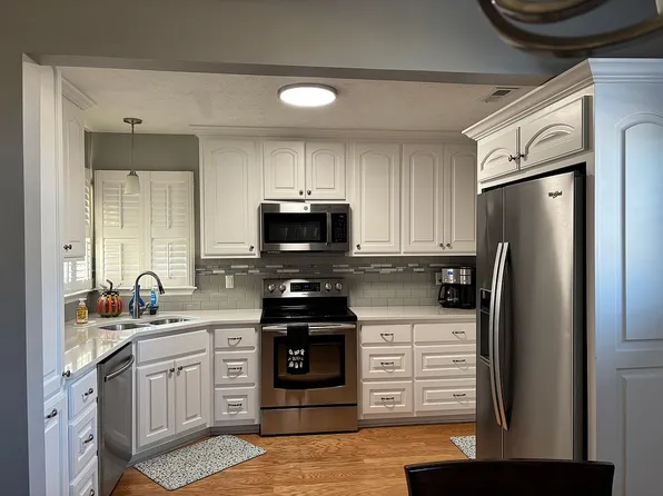 1833 Stetson Ln, Fayetteville, NC 28304