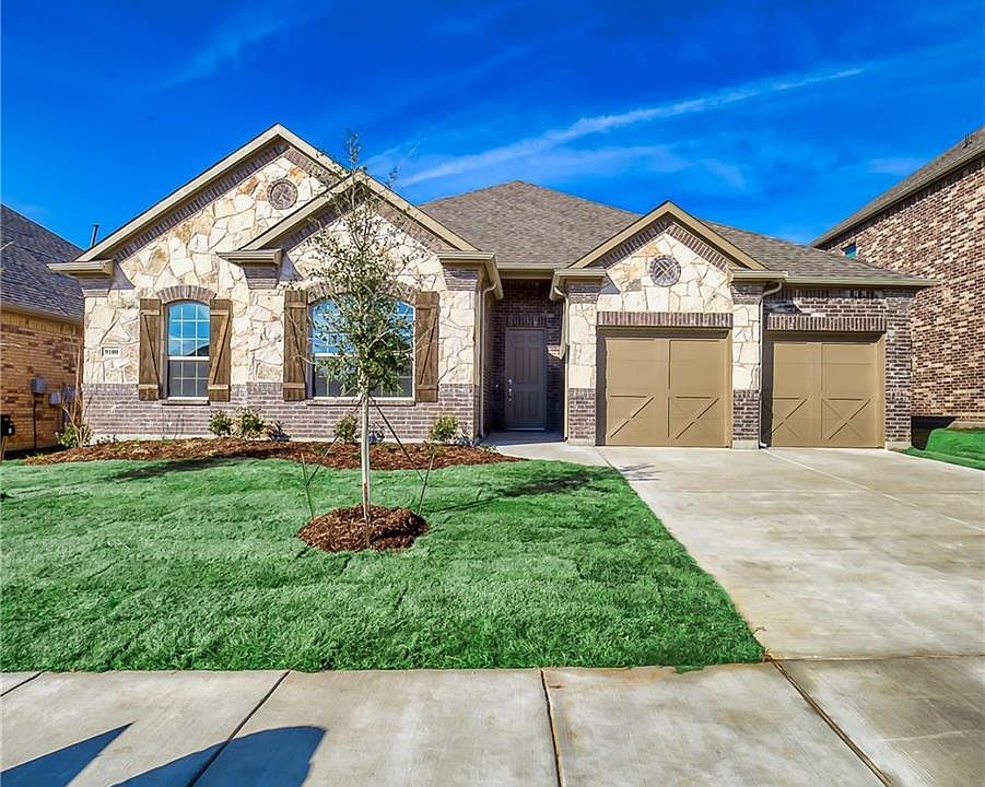 Welcome to 9100 Wichita in beautiful Country Lakes