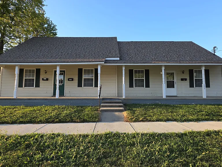 323 S East St — Photo 1