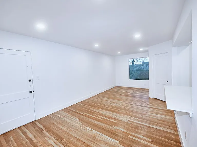 3300 Tom Green St #6 — Photo 11