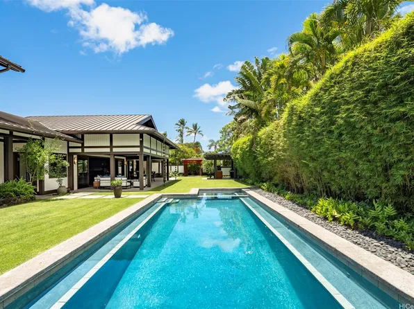 1011 Mokulua Dr, Kailua, HI 96734