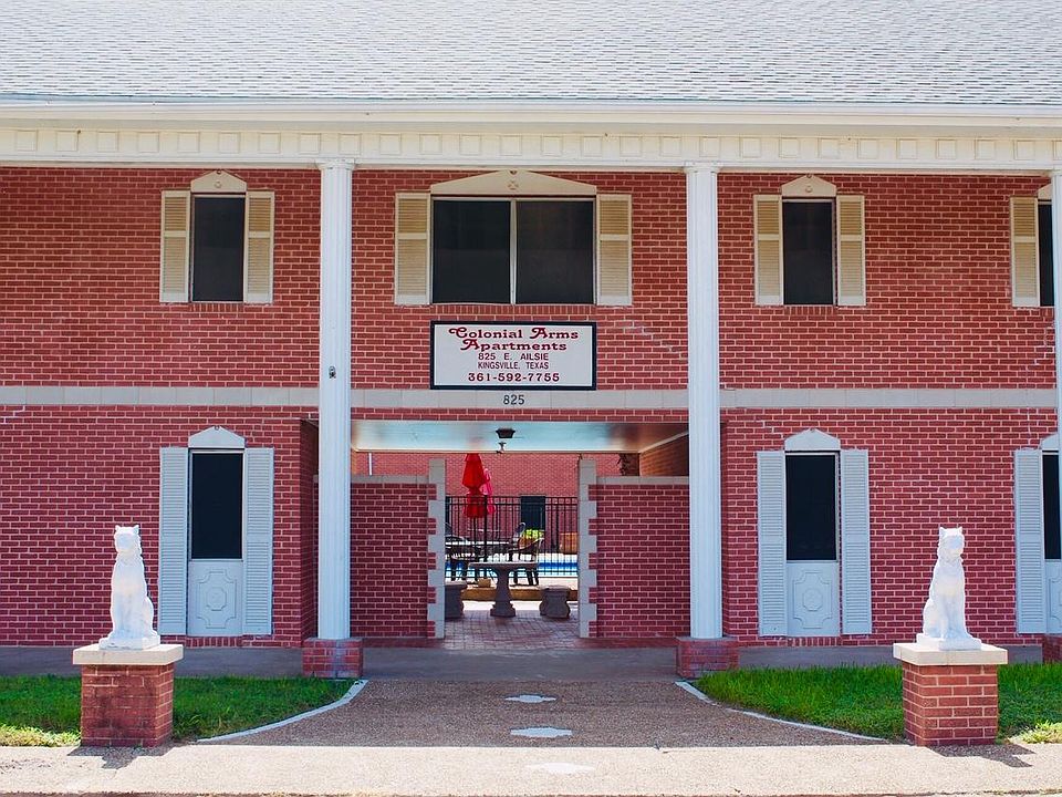 Entry to Colonial Arms Apartments
