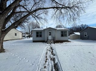 715 Oak St NE, Hutchinson, MN 55350