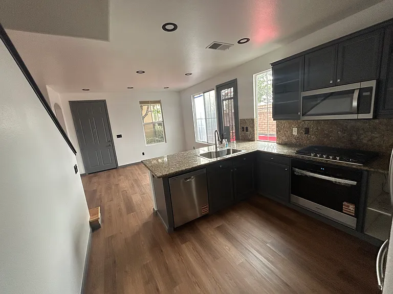 3630 W Medici Ln — Photo 2
