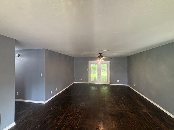 3rd image of 600 SW 9th St
