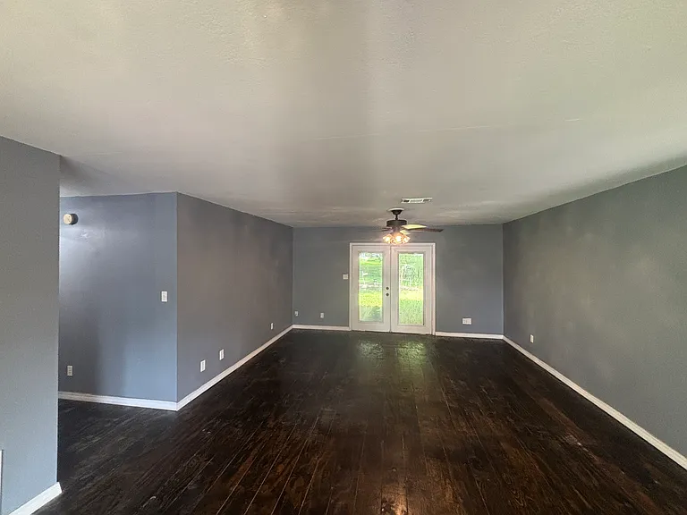 600 SW 9th St — Photo 3