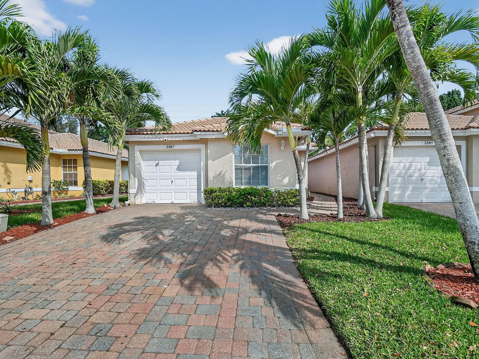 3 bed, 2.0 bath, 1253 sqft, $2,600 — Photo 2
