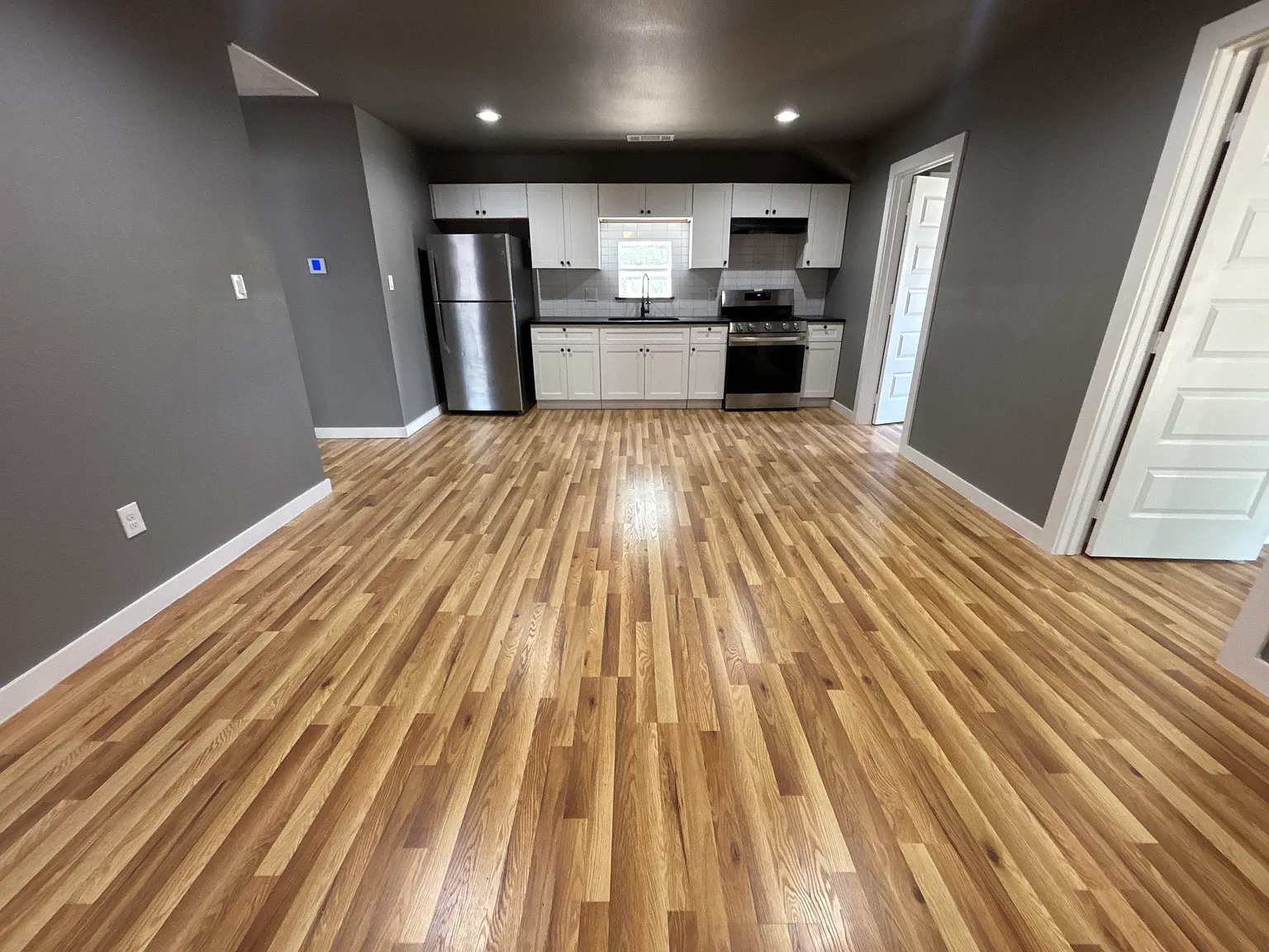 3 bed, 1300 sqft, $2,000 — Photo 4