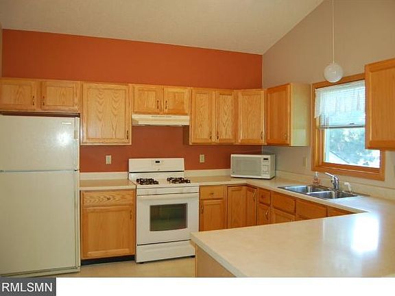3rd image of 26300 Golden Ave