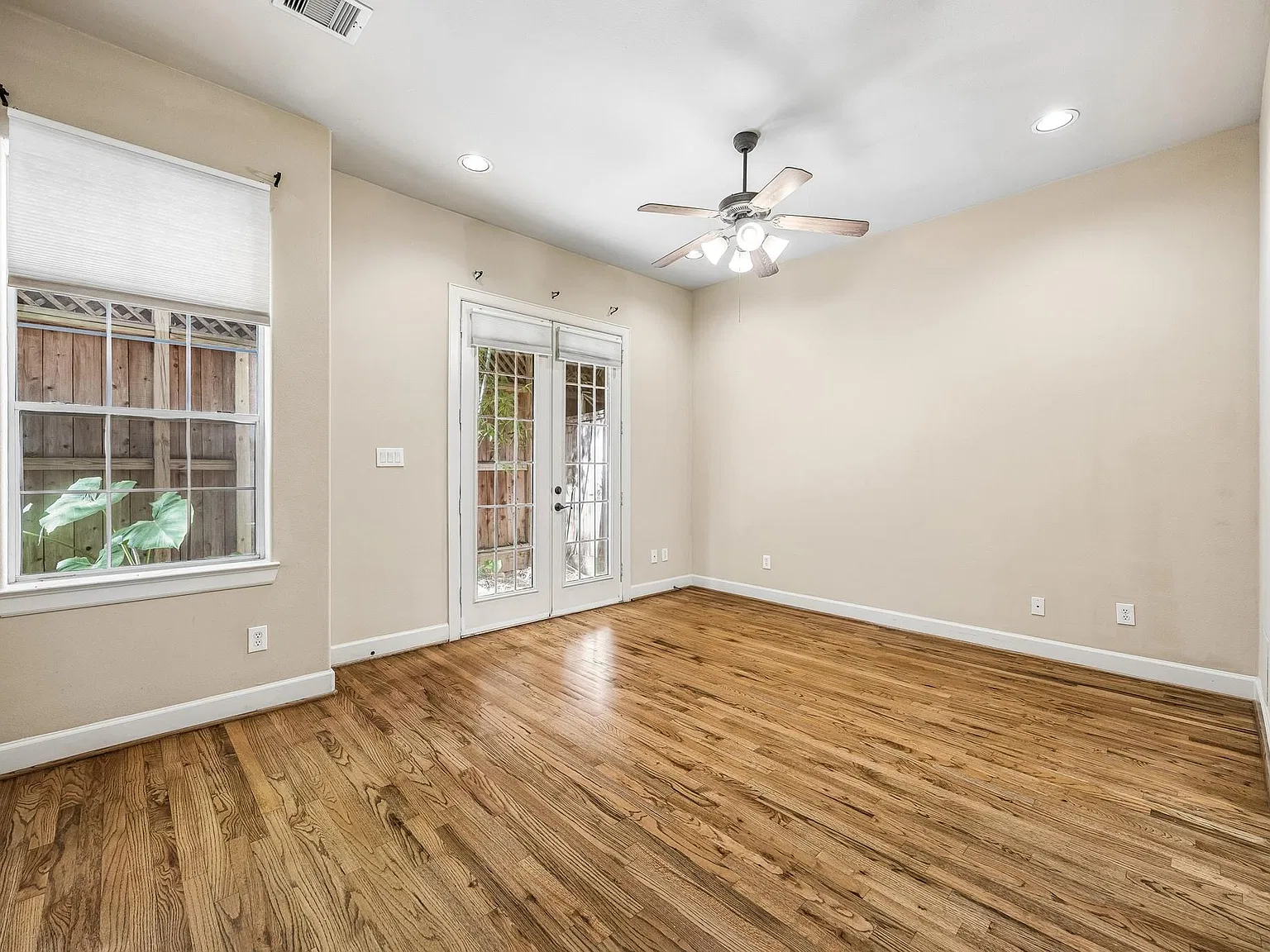 3 bed, 3.5 bath, 2503 sqft, $3,700 — Photo 3