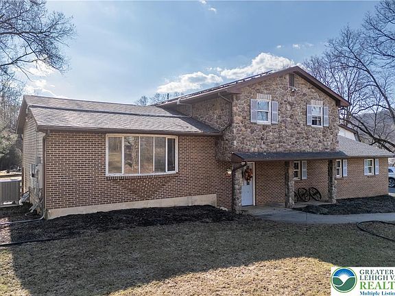 3rd image of 120 Royal Manor Rd