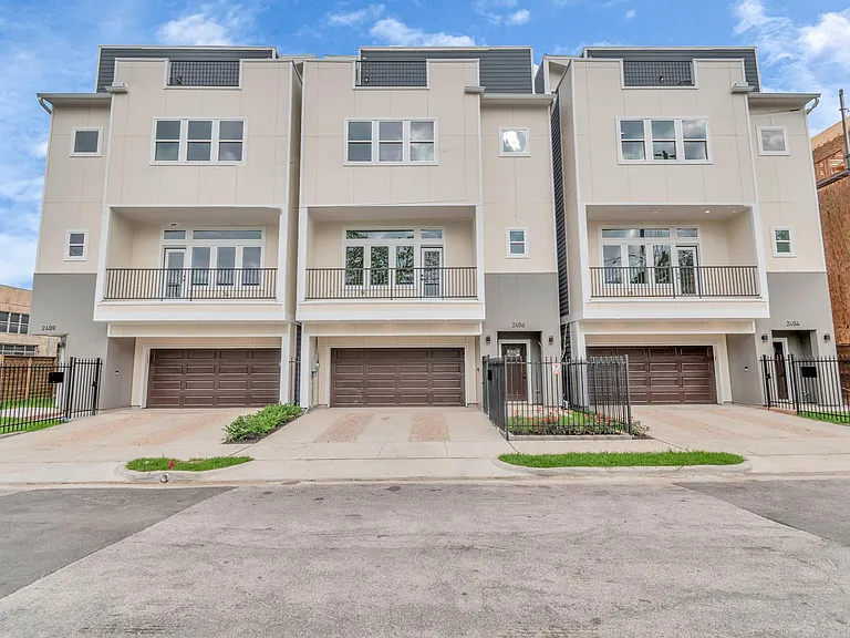 2404 Brailsfort St — Photo 1