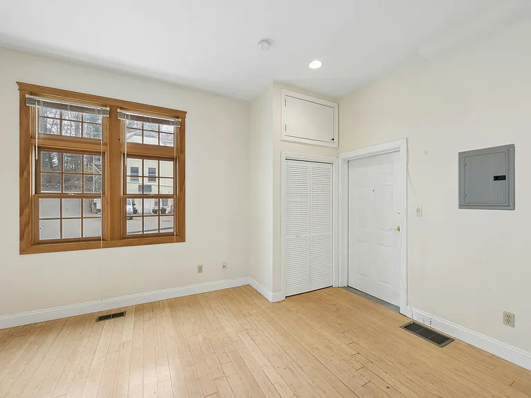 136 Main St #R — Photo 10