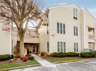 43 Anchor St APT R, Freeport, NY 11520