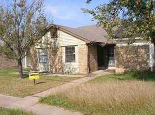 636 W Warrior Trl, Grand Prairie, TX 75052