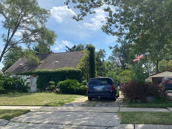 2nd image of 19440 Glenn St