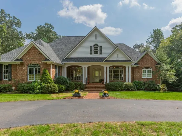 105 Meadow Ridge Ln, Amherst, VA 24521