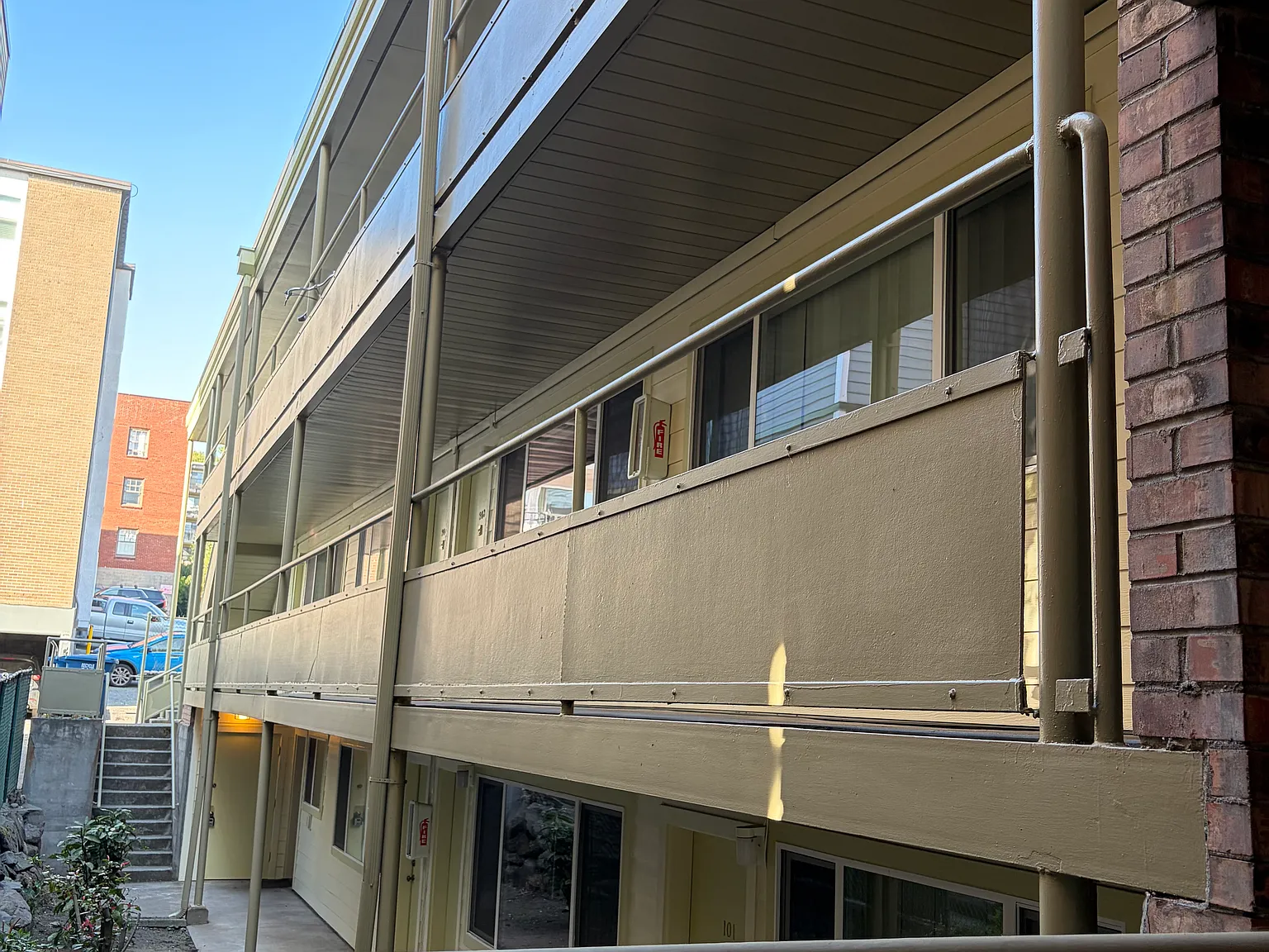 412 W Mercer St — Photo 3