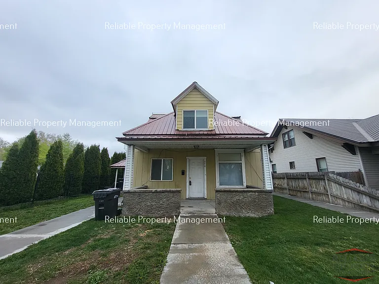 674 N Water Ave — Photo 1