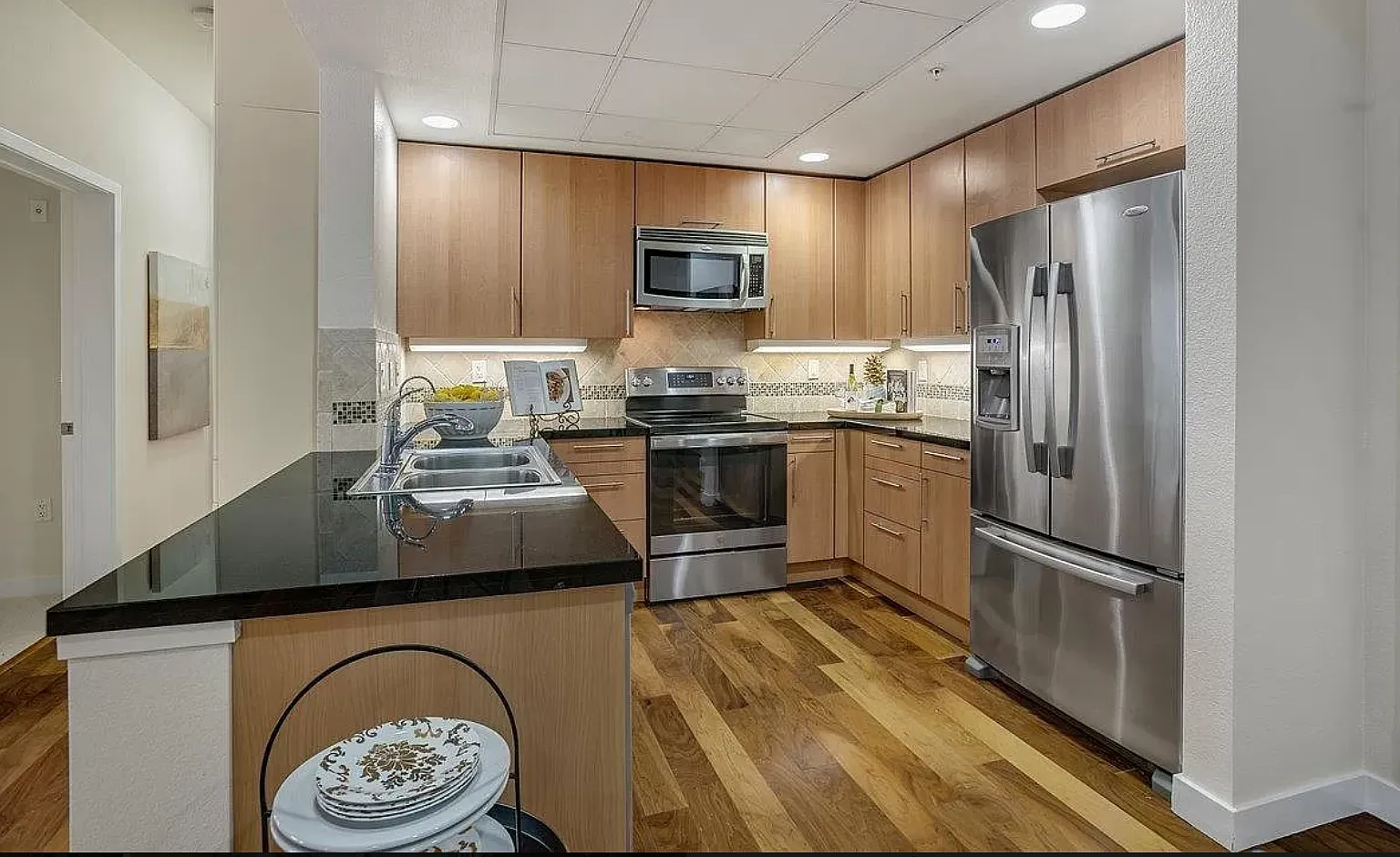 Staged photo - kitchen