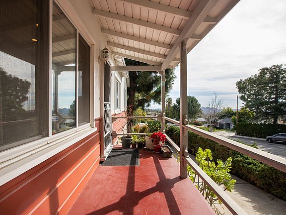 4th image of 3317 Santa Carlotta St