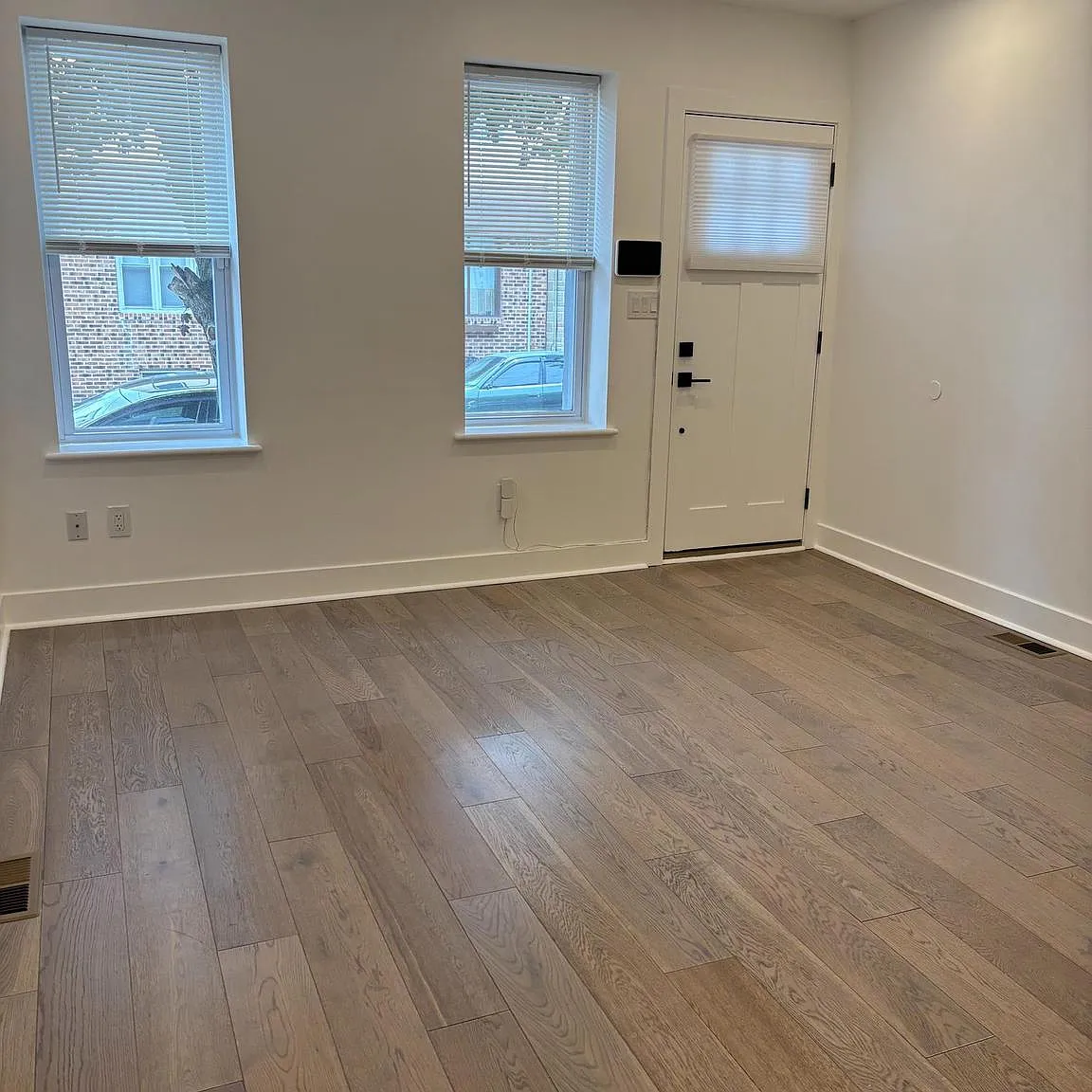 3 bed, 2.5 bath, 1150 sqft, $2,100 — Photo 4