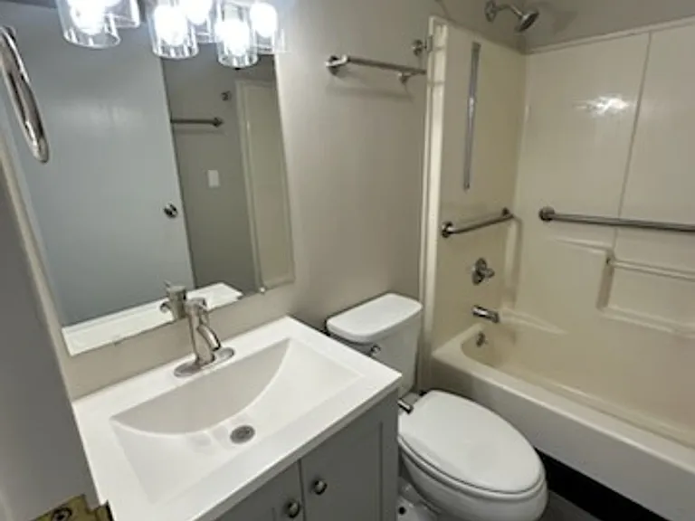 Franklin Park Apartments — Photo 33