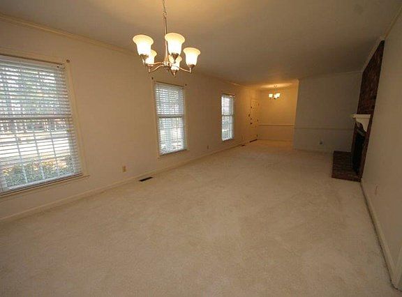 4th image of 501 Greenbrier Dr