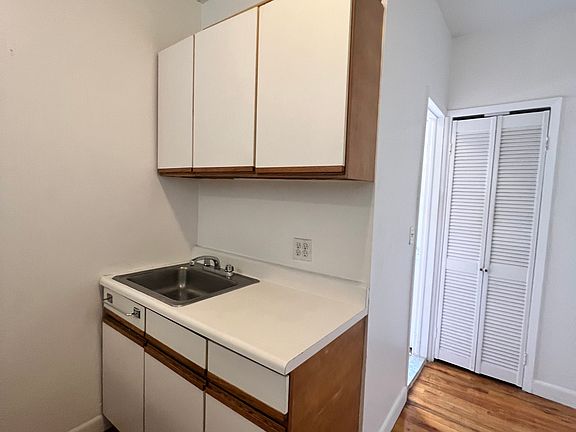 5th image of 169 Sullivan St APT 2