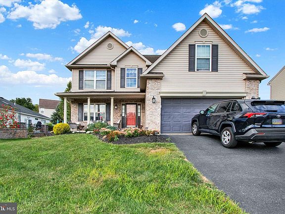 2nd image of 623 Woodrow Ct