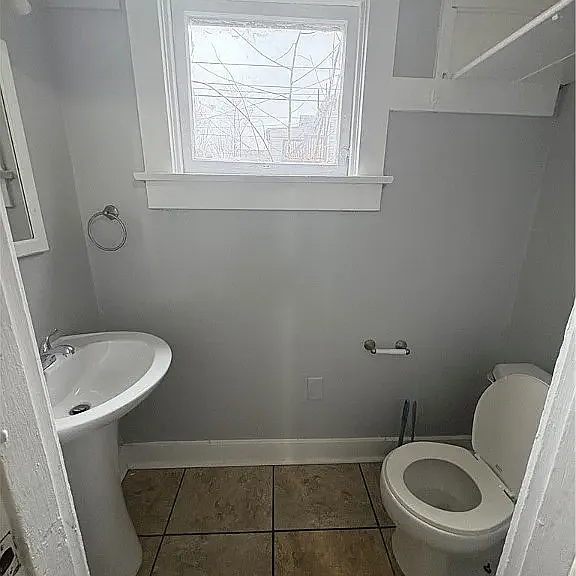 122 Heaton Ave — Photo 1
