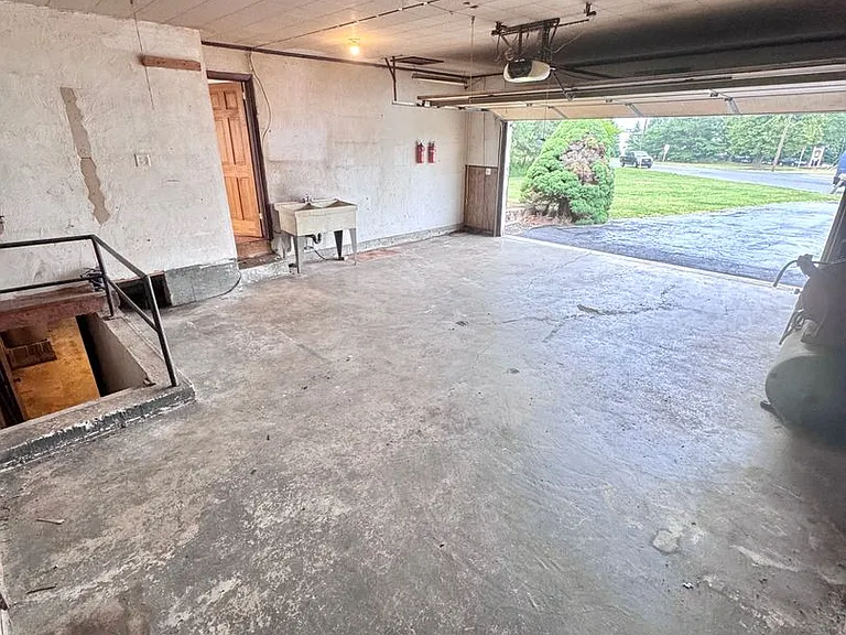 8325 Schantz Rd — Photo 18