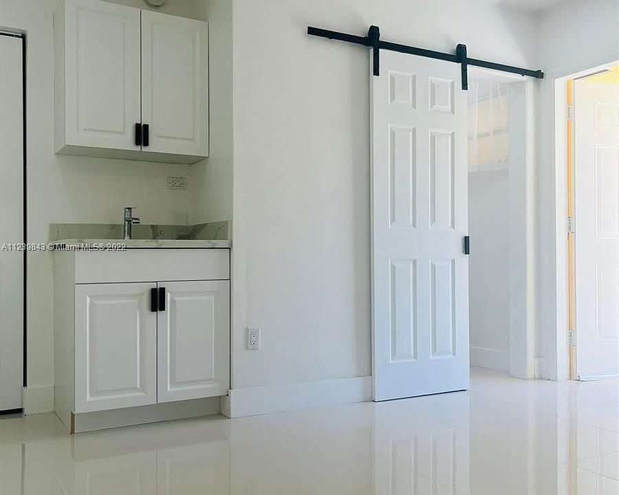 1st image of 725 NE 126th St #0