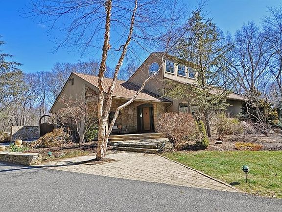 3rd image of 55 Beechwood Dr