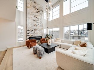 4015 Ginsburg Cres NW, Edmonton, AB T5T4V2