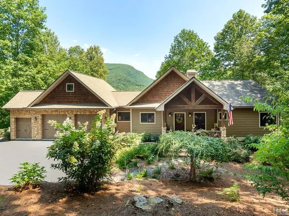 69 Hilltop Road, Sapphire, NC 28744