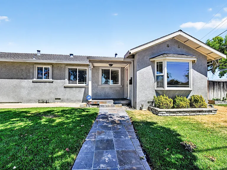 488 Jensen St — Photo 4