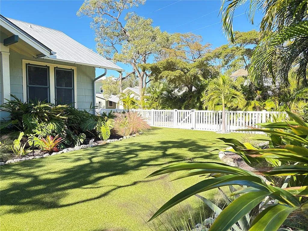 4 bed, 3.0 bath, 2107 sqft, $8,000 — Photo 3