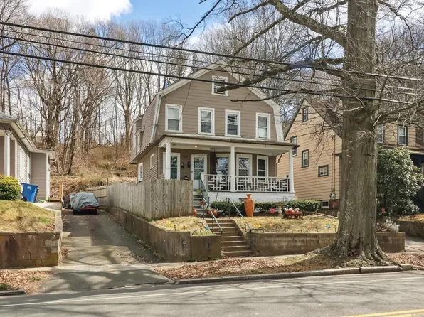 977 Townsend Avenue, New Haven, CT 06512