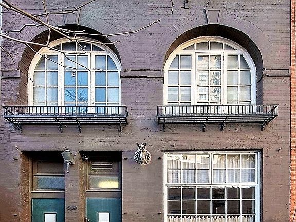 3rd image of 208 E 20th St