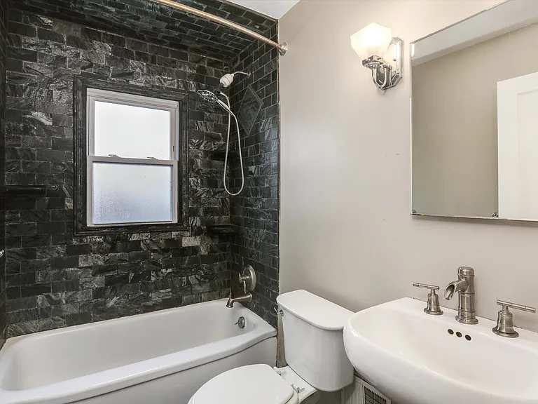 120 N Rembrandt Ave — Photo 11