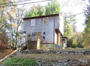 26 Eatontown Rd, Hewitt, NJ 07421