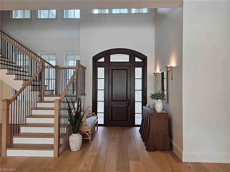 637 Palm Cir W — Photo 3