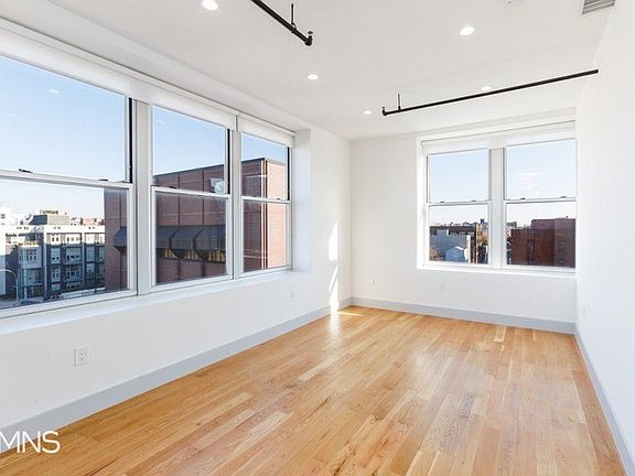 4th image of 48 Meserole St APT 5A