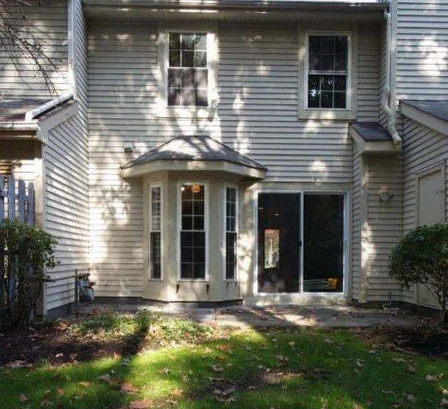 241 Larchwood Ct — Photo 17